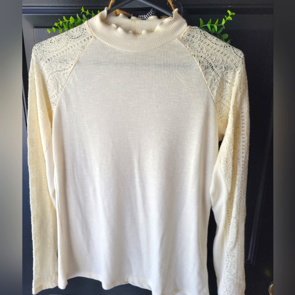 New! Maurices small lace long sleeve top